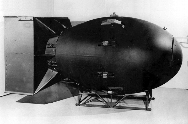  A.S. menjatuhkan bom plutonium jenis implosi (Fat Man) di Nagasaki | untoldhistory.com
