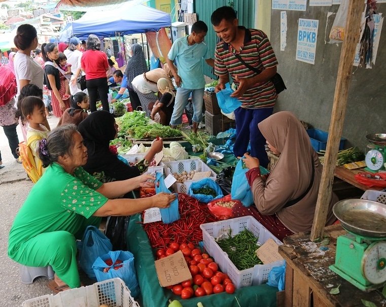 Interaksi penjual dan pembeli di Pasar Bengkong Harapan. | Dokumentasi pribadi