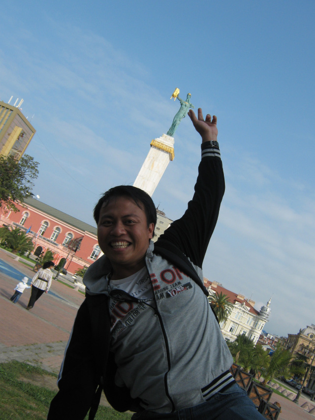 Monumen Medea di Alun-Alun Europe