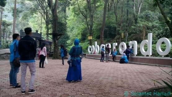 Selfie-able sebelum ke Air Terjun Coban Rondo (dok.pribadi)