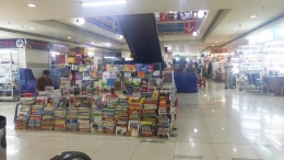 Deskripsi : Bursa Buku di Blok M Square I Sumber Foto : Andri M
