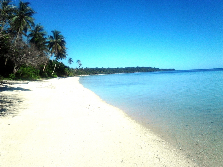 Elok Pantai Keliobar, Pulau Larat (Dokumentasi Pribadi)