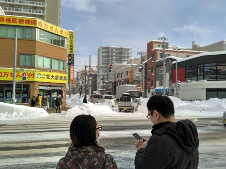 Suasana jalanan Sapporo saat cuaca cerah, tetap saja dingin. (Dokumentasi Pribadi)