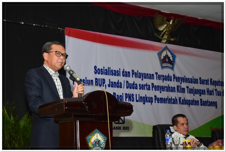 Bupati Bantaeng memberi sambutan saat pelaksanaan Sosialisasi dan Pelayanan Terpadu Pensiun bersama Kanreg. IV BKN Makassar (01/02).