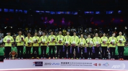 Tim Tiongkok di podium juara Piala Sudirman 2015 (sumber foto: http://www.channelnewsasia.com) 