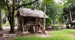 Rumah Moyang Mah Meri, tempat memuja roh nenek moyang (dok. koleksi pribadi)