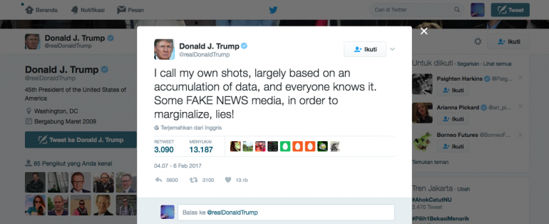 Survei-survei yang dilakukan oleh media besar Amerika menunjukkan angka penurunan penerimaan masyarakat terhadap Trump. Kecewa dengan publikasi tersebut, Trump sebut media sebagai penyebar berita bohong (Sumber: Twitter).