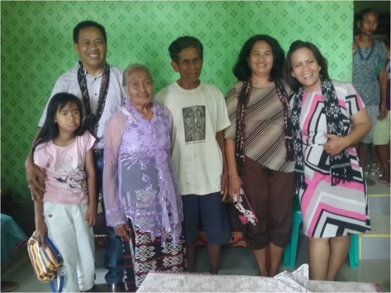 Foto bersama mama dan too-nya, istri serta adik saya Nince Lusi (Dokpri)