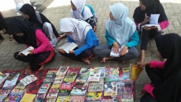 Anak- anak memperlihatkan minat baca yang tinggi (foto; dok pri)