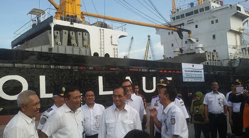 Menteri Perhubungan Budi Karya Sumadi melepas Kapal Tol Logistik Natuna di Pelabuhan Tanjung Priok.(Sumber: Liputan6.com)
