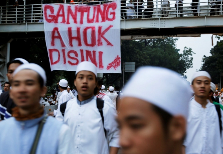 Membebaskan Diri dari Fanatisme Halaman all - Kompasiana.com