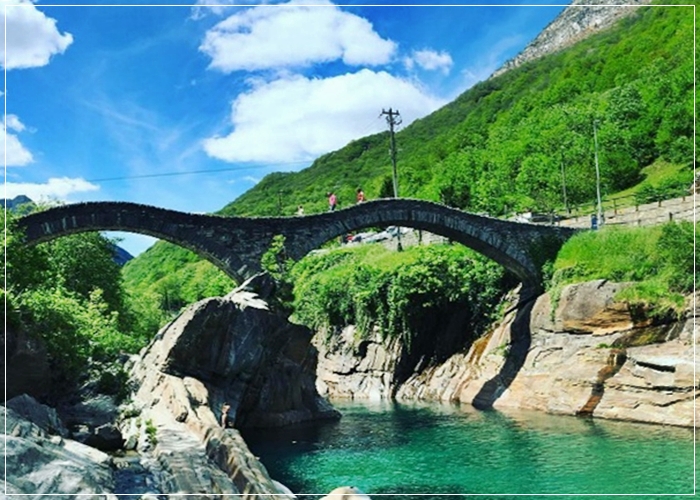 Hasil edit PS, jembatan di'lurus'kan dengan fitur 'rotate'.