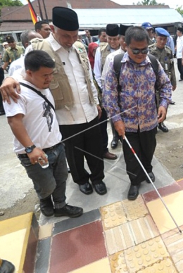 Trotoar ramah penyandang disabilitas di Jakarta. (Foto: ANTARA)
