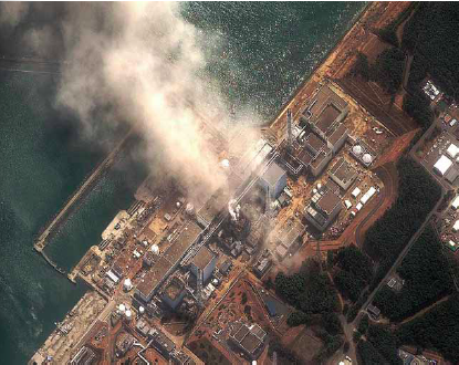 Gambar citra satelit yang menunjukkan kerusakan di PLTN Fukushima, akibat gempa bumi yang terjadi pada 11 Maret 2011 (Sumber: DigitalGlobe).