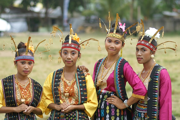 Nona manis siapa yang punya? (sumber foto: benyaminlakitan.com)