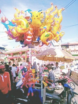 Suasana di sekitar Vihara Tri Dharma Bumi Raya sehari menjelang Cap Go Meh. Sumber: Suwito