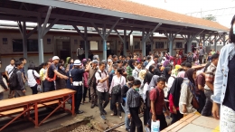 Suasana penumpang di Stasiun Manggarai. Dokumentasi Click