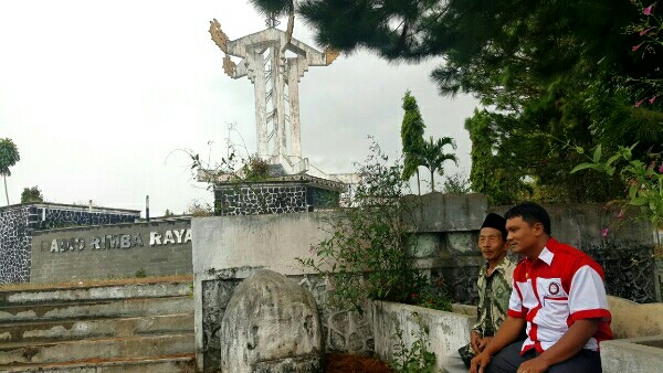 Tugu Radio Rimba Raya di Kabupaten Bener Meriah (Sumber foto: Khalisuddin)