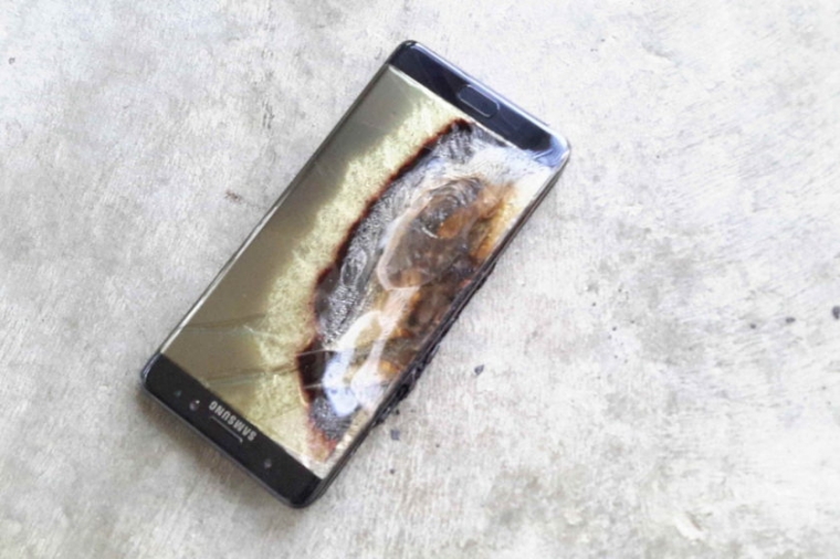 Kegagalan baterai menyebabkan samsung galaxy note S7 terbakar. Sumber: cdn04.androidauthority.net