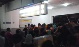 Pintu masuk stasiun Rangkasbitung yang telah dilengkapi fasilitas KRL | dokpri