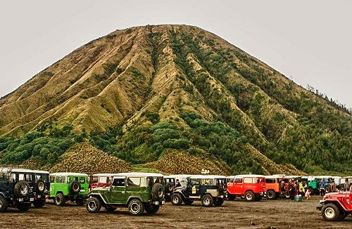 ket foto : Gunung Batok, 2.440 meter, sering keliru di anggap Bromo karena letaknya berdekatan. Koleksi pribadi : Gunung Batok