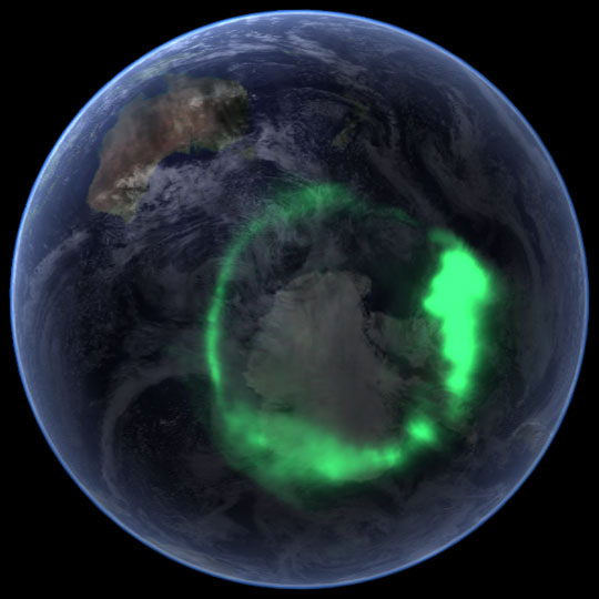 Aurora australis melingkari Antarktika di Kutup Selatan. (Gambar dari NASA)