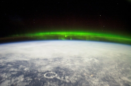 Aurora di angkasa bumi. (gambar dari NASA)