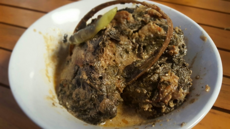 Buntil dengan kuahnya yang gurih pedas (dok. pribadi).