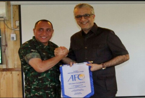(Ketum PSSI dengan Presiden AFC / sumber foto : AFC)