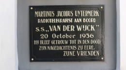 Prasasti Pada Monument Tenggelamnya Kapal Van Der Wijck (Dokumentasi Pribadi)