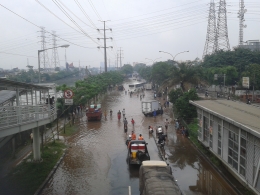 Banjir di Daan Mogot Januari 2013 (dokumen pribadi)