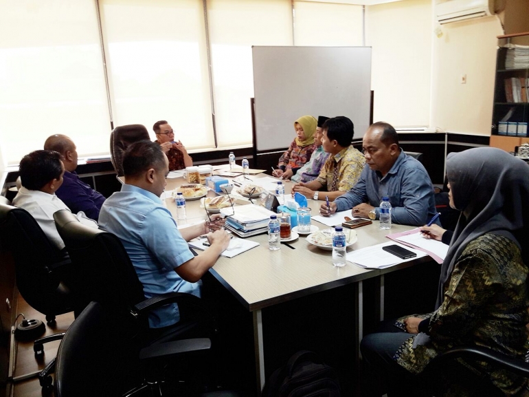 Bupati Bangka dan rombongan di ruang kerja staf khusus Menteri Dewsa PDTT (Dok.Humas Bangka)