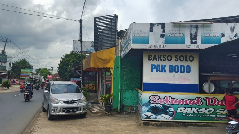 Warung Bakso Solo Pak Dodo di Arcawinangun, Purwokerto Timur dekat kampus Universitas Muhammadiyah Purwokerto (dok. pribadi).