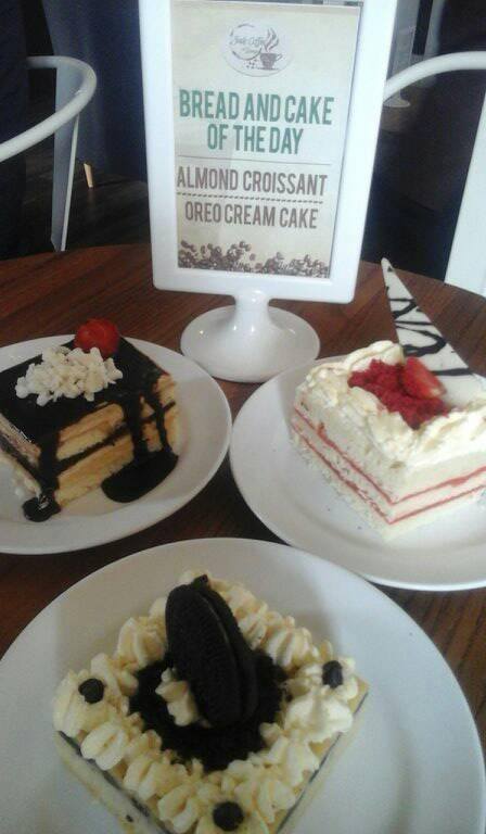 Oreo Cream Cake , Red Velvet Cake dan aneka cake seharga normal Rp 18.000- Rp 25.000, belum diskon 50%|Dokumentasi pribadi