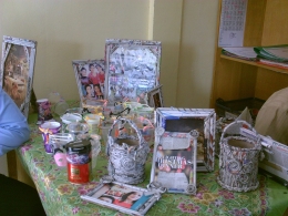 Karya daur ulang murid-murid Madrasah Al- Banat yang dipandu oleh Skeolah Bank Sampah Perempuan Desa Penyengat Olak