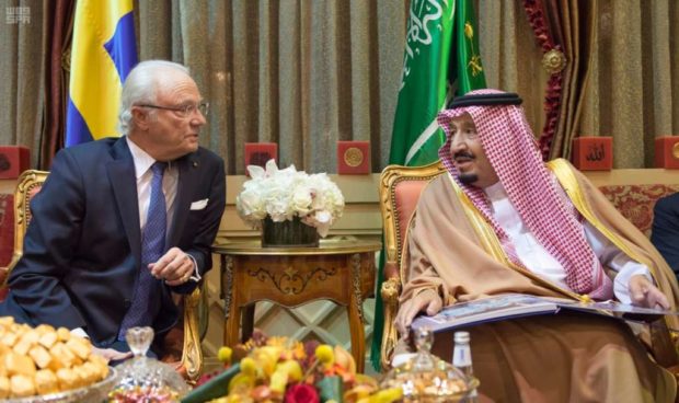 Raja Swedia, Carl XVI Gustaf, sebagai Ketua Kehormatan WSF bertemu dengan Raja Arab Saudi, Salman bin Abdulaziz Al Saud. (Foto: aawsat.com)