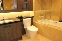 Seluruh fasilitas yang ada dalam kamar mandi ini, benar-benar standar dan kwalitas Jepang.