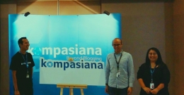 COO, Direktur Kompas Gramedia Group of Digital, dan Business Manager berfoto bersama di identitas terbaru Kompasiana (Twitpic my twitter account @me_idy)