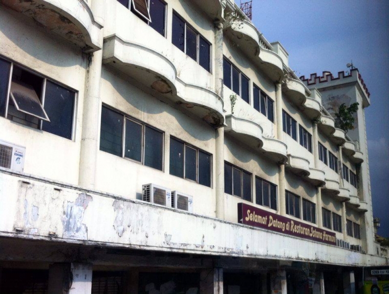 Bagian samping bekas Hotel des Galleries. (Foto: BDHS)