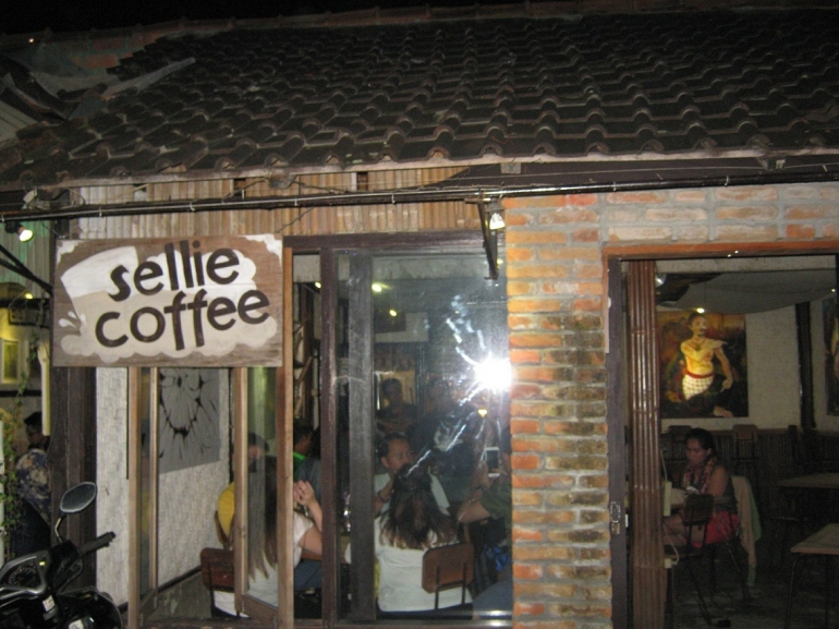 BBagian eksteriro Sellie Coffee (foto: Irvan Sjafari)