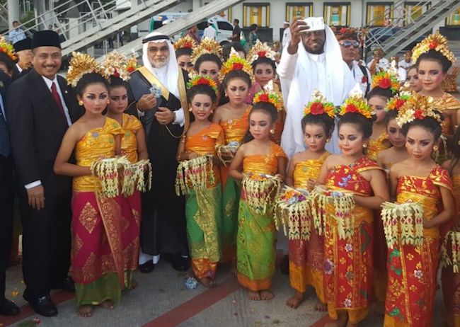 Raja Salman Menari Pendet Di Bali Kompasiana Com