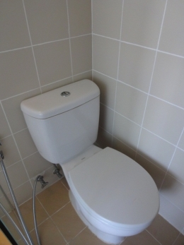 Toilet yang bersih (Sumber: dokumen pribadi)