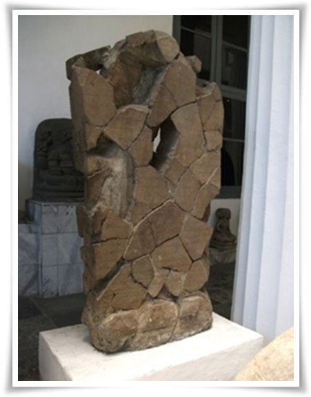 Prasasti yang pecah berkeping-keping di Museum Nasional (Dokpri)