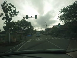 Ketemu lampu merah pertama kota Padang Panjang. Belok kiri (dokpri)