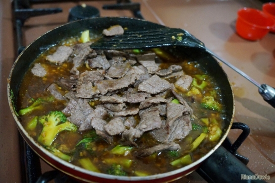 Campurkan daging ke kuah (Dok.Pri)