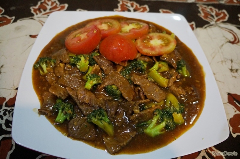 Cheerful Beef with Broccoli (siap disantap)