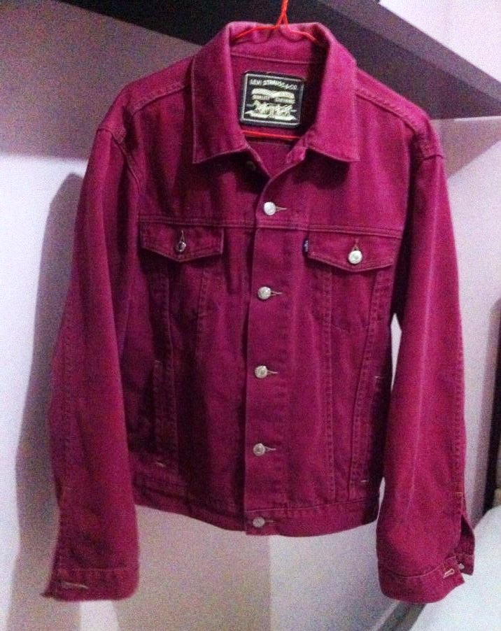 Jaket jeans merah yang telah berusia 20 tahun. (Foto: BDHS)