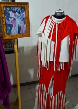 Kostum khas yang pernah dikenakan grup legendaris Dara Puspita tersimpan di Museum Musik Indonesia (dok. pri).