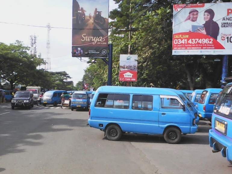 Sempat crowded di depan Stasiun Malang Kota. (Dokumentasi Pribadi)