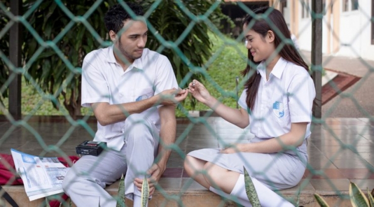 Adegan Galih dan Ratna (Kredit foto: /id.bookmyshow.com)